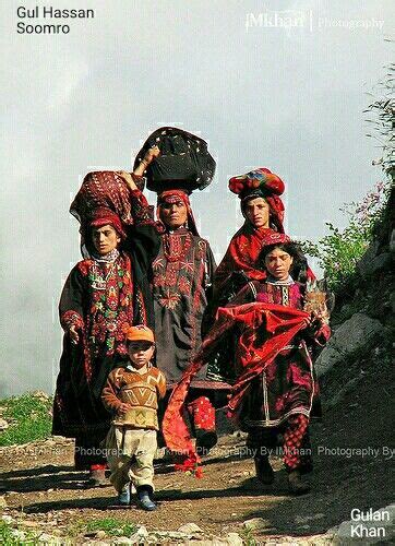 Kashmiri Womens With Traditional Dresses Kashmir India Kashmir