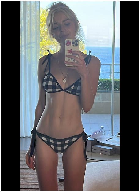 Popoholic Blog Archive Kiernan Shipka Selfies Her Insanely Sexytight Af Body In A Tiny Bikini