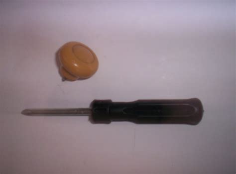 Stubby flat (pemutar skru bonggol). HUSSIN MAMAT eHARDWARE: Cara Menukar Pemegang Pintu Kabinet