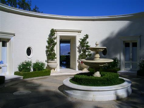 Hollywood Regency Design Regency Architecture Architecture Courtyard