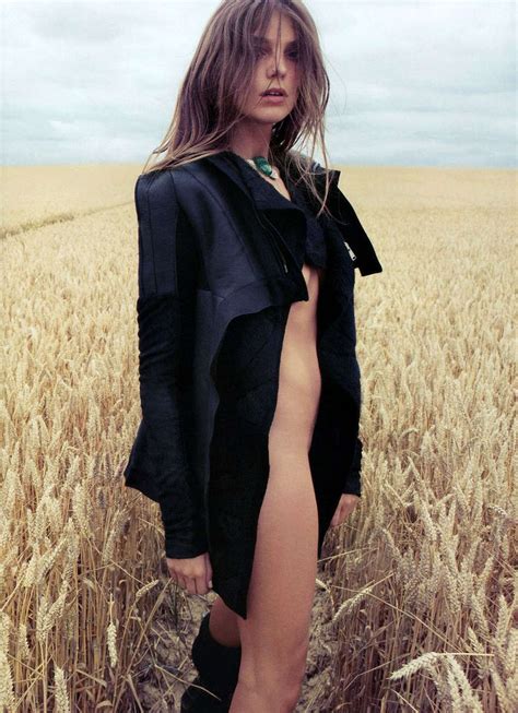 Daria Werbowy Exposing Her Nice Tits And Posing All Nude For Some
