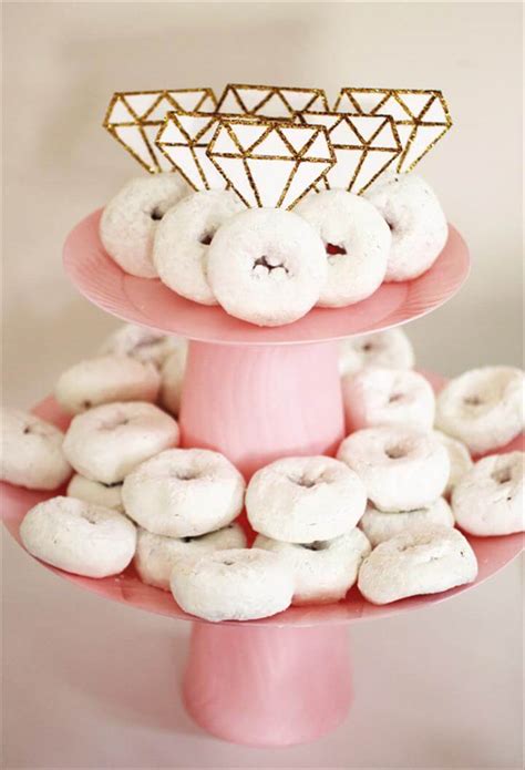 Here, she shows you how she made a cake stand from a pizza pie tin and … 14 Amazing DIY Cool Cake Stand Ideas | DIY to Make