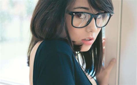 Girl With Glasses Wallpapers Wallpaper Cave