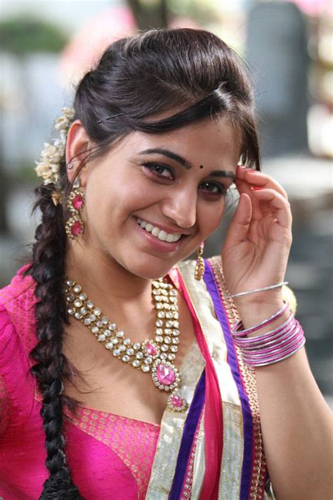 beautiful images actress aksha sexy in pink saree