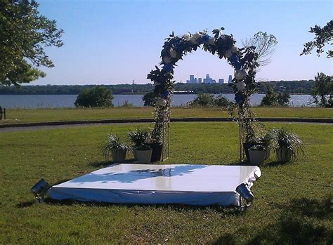 Outdoor Wedding Platform Outdoor Weddings Are A Staple Of Summer