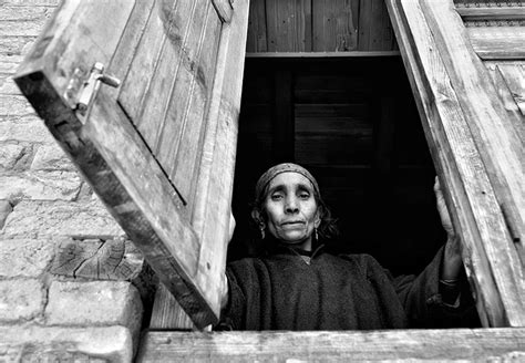 14 Stunning Photos Capturing The Beauty Of The Women Of Kashmir
