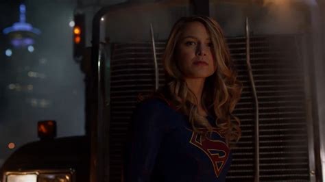 Sdcc 2017 Supergirl Is Taking A Dark Turn In The Trailer For Season 3