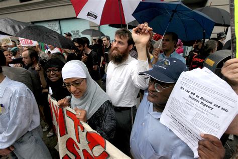 Proposed Muslim Center Draws Opposing Protests The New York Times