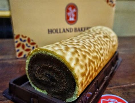 Dadar gulung is one of the popular snacks in indonesia, especially in java. Harga Bolu Gulung Holland Bakery - Holland Bakery Bolu ...