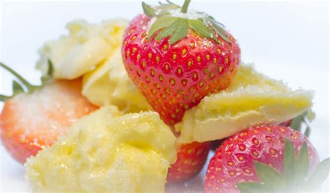 Strawberries And Cream Food Yummy Food Foodie