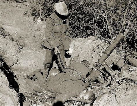 British Soldier With A Dead German Machine Gun Crew 1918 Rww1