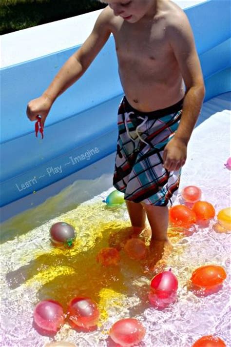 Colored Water Play In The Play Pool ~ Learn Play Imagine Kinder Spaß