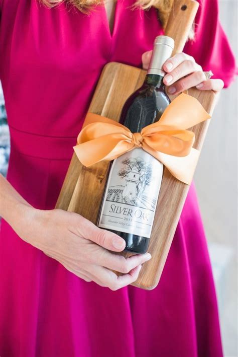 How To Dress Up A Bottle Of Wine For An Easy Hostess T 1000 Easy