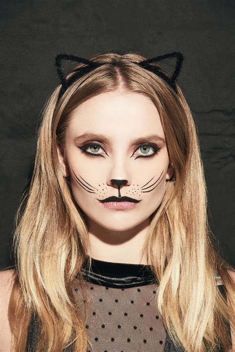 Recreate A Cat Look This Halloween Find The Accessories And Beauty Finds You Need To Comp
