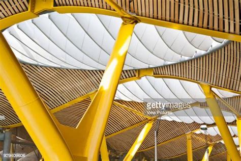 Madrid Barajas Airport Terminal 4 Stock Fotos Und Bilder Getty Images