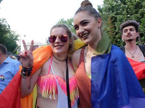 paseo del homosexual y lesbiana en pride parade gay foto de archivo editorial imagen de