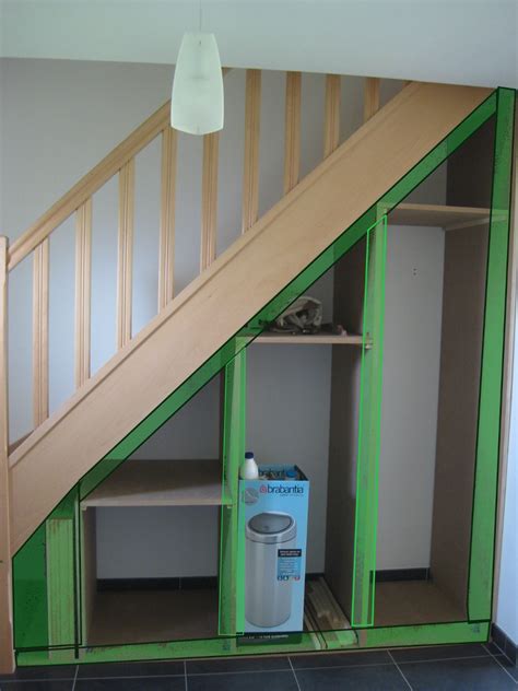Et c'est un projet sur le long terme, qui prendra des années et faites un test de « flottaison ». Construire un placard sous escalier
