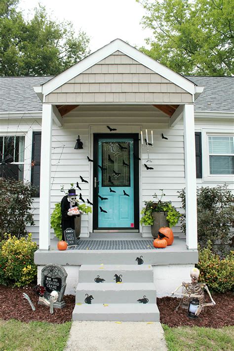 Check spelling or type a new query. Cute Halloween Front Porch Decorations to Greet Your Guests
