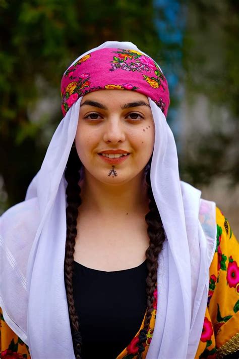 Can Yilmaz adlı kullanıcının Kurdish panosundaki Pin Kadın Kızlar
