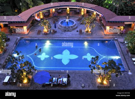 Swimming Pool Of Taj Samudra Hotel Colombo Sri Lanka Stock Photo Alamy