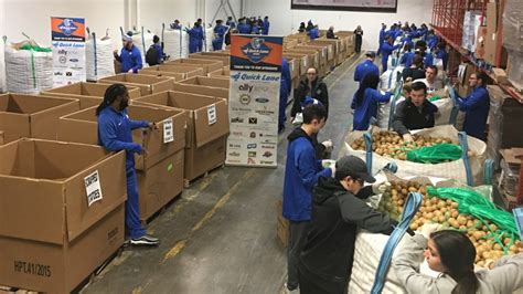 View oakland food banks near you and donate to those that are hungry and in need. Duke Visits Gleaners Food Bank in Detroit