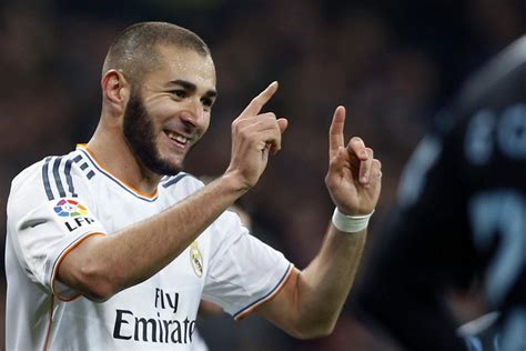 Presenting haircuts and tips for men with a receding hairline, including buzz cuts, taper fades, crew cuts, comb overs, and more. Sport365.hu - 50 millióért igazolhat Angliába a Real támadója