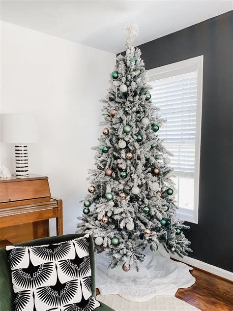 20 Green And White Christmas Tree Decorations