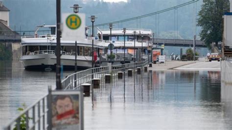 Stellen sie ihre vollständigen bewerbungsunterlagen (bewerbung, tabellarischer lebenslauf, zeugnisse) zusammen und ab geht die post. Hochwasserlage im Südosten Bayerns entspannt sich ...