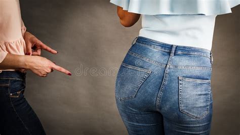 Gro Es Universum Analysieren Verhindern Nice Butt In Tight Jeans Anbetung Stra Enhaus Toleranz