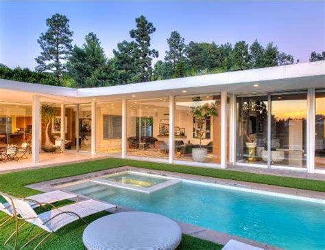 Jimmy Buffetts Beverly Hills Home Variety
