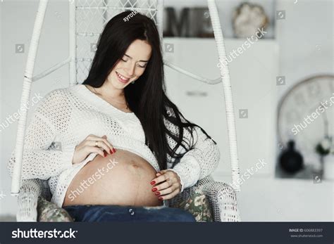Woman Looks Her Naked Pregnant Belly Stockfoto Shutterstock