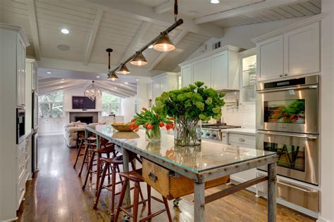 Kitchen cabinets & equipment household in pearland, tx Pasadena Residence - Beach Style - Kitchen - Los Angeles - by Logoluso Design Studio