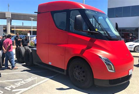 The tesla semi further separates itself from conventional semis with its interior. Tesla Semi spotted in Supercharger between mysterious ...