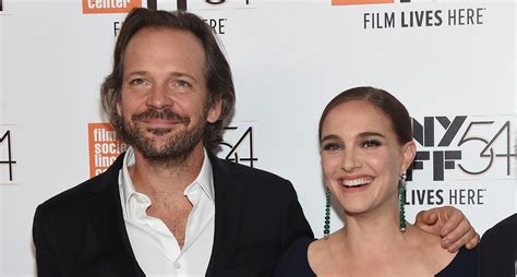 pregnant natalie portman is simply stunning at ‘jackie nyc premiere darren aronofsky