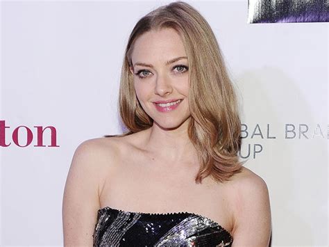 Amanda Seyfried Looks Completely Different With A Brunette Bob Self