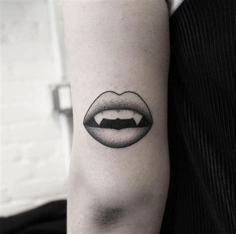 Vampire Teeth Tattoo By Brendon Kiss Tattoos Tatto Lips Mouth Tattoo