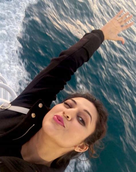 Divyanka Tripathi In A Super Sexy Selfie Divyanka Tripathi’s Obsession With Selfies Is Endless