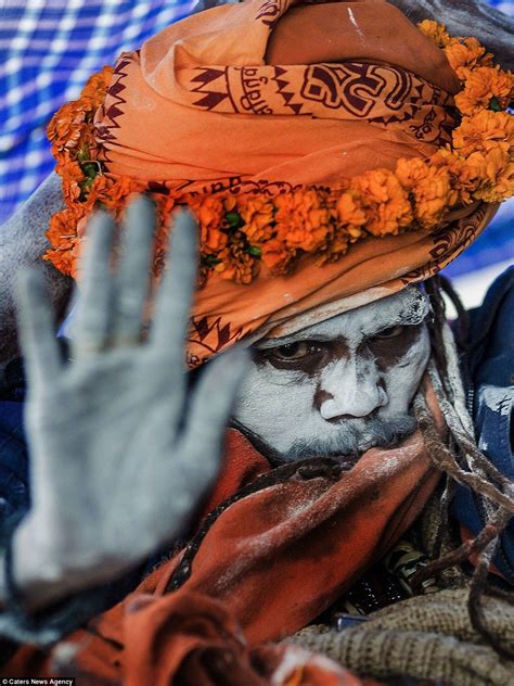Incredible Images Show Life Of Indias Cannibal Aghori Tribe The