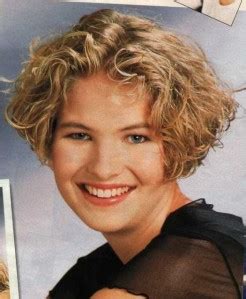 Check spelling or type a new query. Coiffure carré court dégradé ondulé - Salon making of