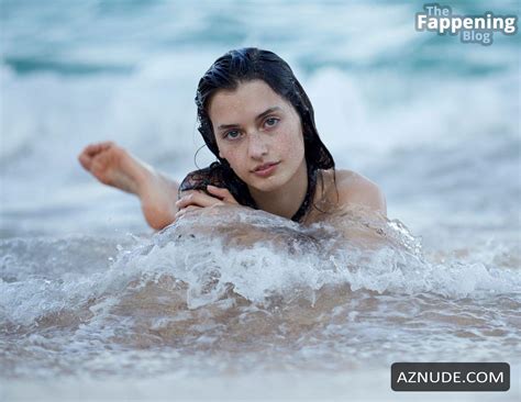 Jessica Clements Sexy And Nude Poses Her Alluring Body Tits And Butt On The Beach In A