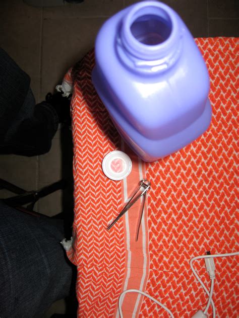 How to Remove the Cap on a Swiffer Wet-Jet Cleaner Bottle. : 3 Steps