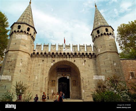 The Gate Of Salutations In Topkapi Palace In Istanbul Stock Photo Alamy