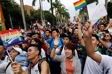 Taiwan Holds Asia S Largest Pride Parade As It Waits For Gay Marriage