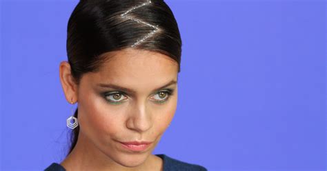 Are you struggling with parting your hair? Zig Zag Hair Part Glitter Sparkly Holiday Hairstyle