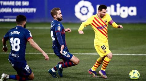 Он играет на позиции правый вингер. La Liga: Lionel Messi shines in his 750th Barcelona match ...