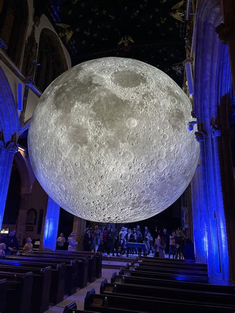 Thousands Across Uk Viewing Stunning World Famous Museum Of The Moon