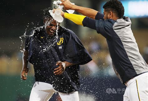 Manage your video collection and share your thoughts. 許基宏猛打賞兄弟勝悍將 德保拉重回三冠王 | 運動 | 中央社 CNA