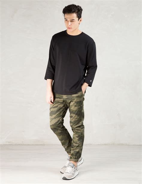 The full seat and thighs allows for a roomy fit. Camo Club Pants (mit Bildern) | Männer mode, Weiße schuhe ...