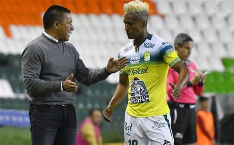 Mexican association football player and manager. Ignacio Ambriz revaloró su carrera y la de varios ...