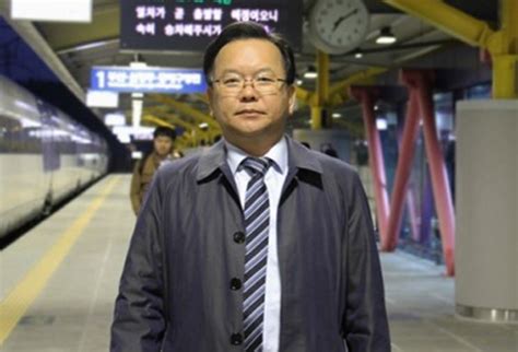 김부겸 더불어민주당 전 의원이 사회적 거리두기가 3단계로 격상되면 2차 재난지원금은 불가피하다며 이참에 '국가 재난기금' 조성을 아예 법제화하자고 주장했다. 행정자치부 장관 후보에 김부겸 의원...안전·전자정부 정책 ...